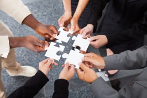 Teamwork-5-people-holding-puzzle-pieces